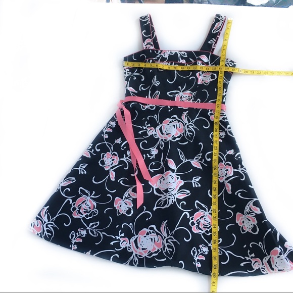 Scarlett Fit & Flair Sleeveless Classic Dress - Picture 5 of 5